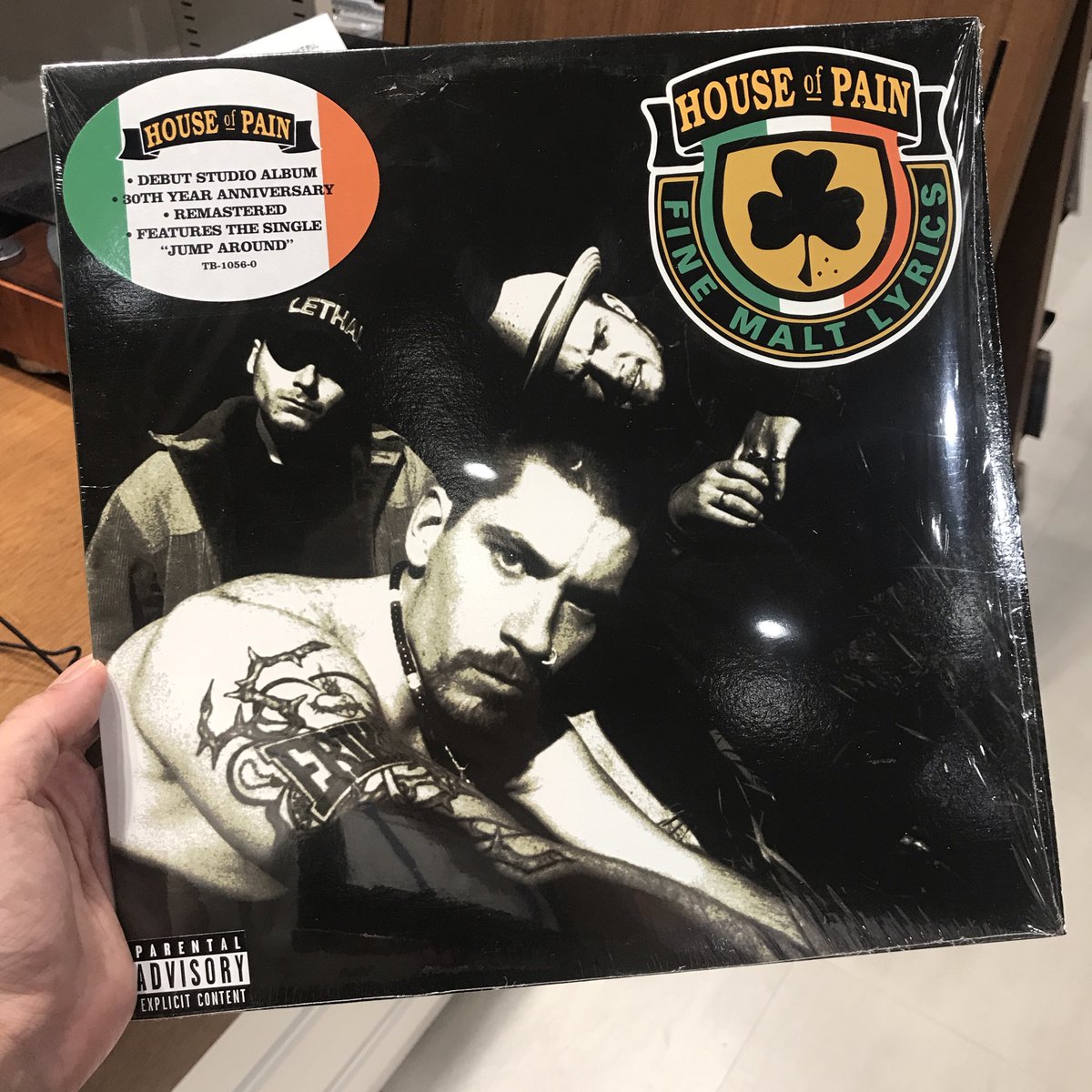 HMVrs_sinsaib's tweet image. おはようございます🔥
本日も11時~21時まで営業中です。
今朝のBGMは、
HOUSE OF PAIN / FINE MALT LYRICS
誰もが自然とテンションの上がる1曲目、『JUMP AROUND』♪
マチガイナイです!!
#Osaka #vinylshop #Shinsaibashi #vinyl #record