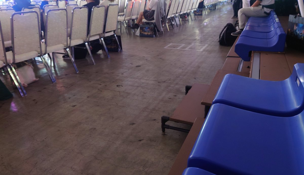 2u_i5's tweet image. B席、この席なんだけど長時間座るのしんどそうである