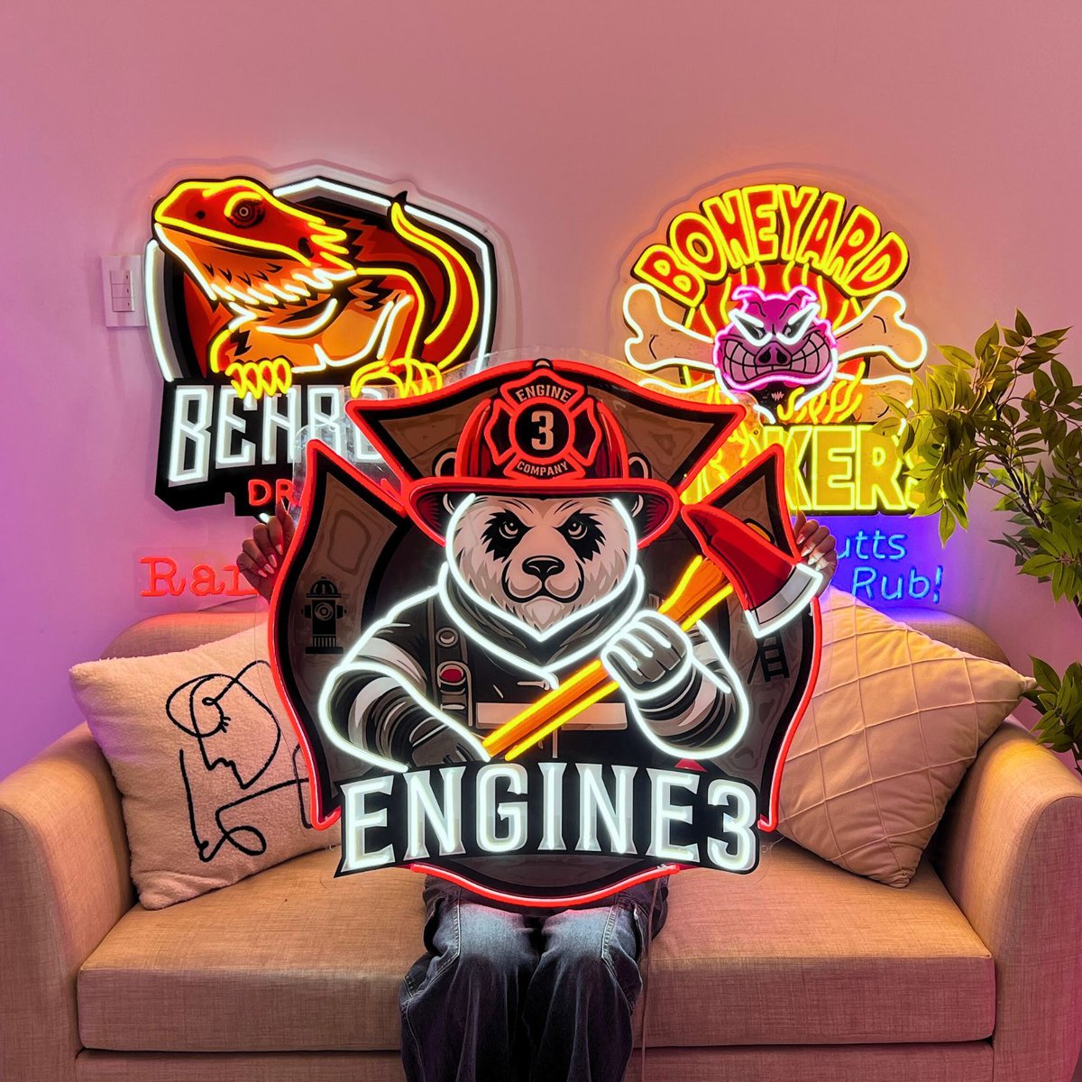 Orant_Neon's tweet image. One glance — unforgettable 👀✨Turn your logo or slogan into a glowing statement that stands out in any crowd 💡🔥
#OrantNeon #GlowYourWay #LightMoodUpgrade #RoomDecor ##AestheticDecor