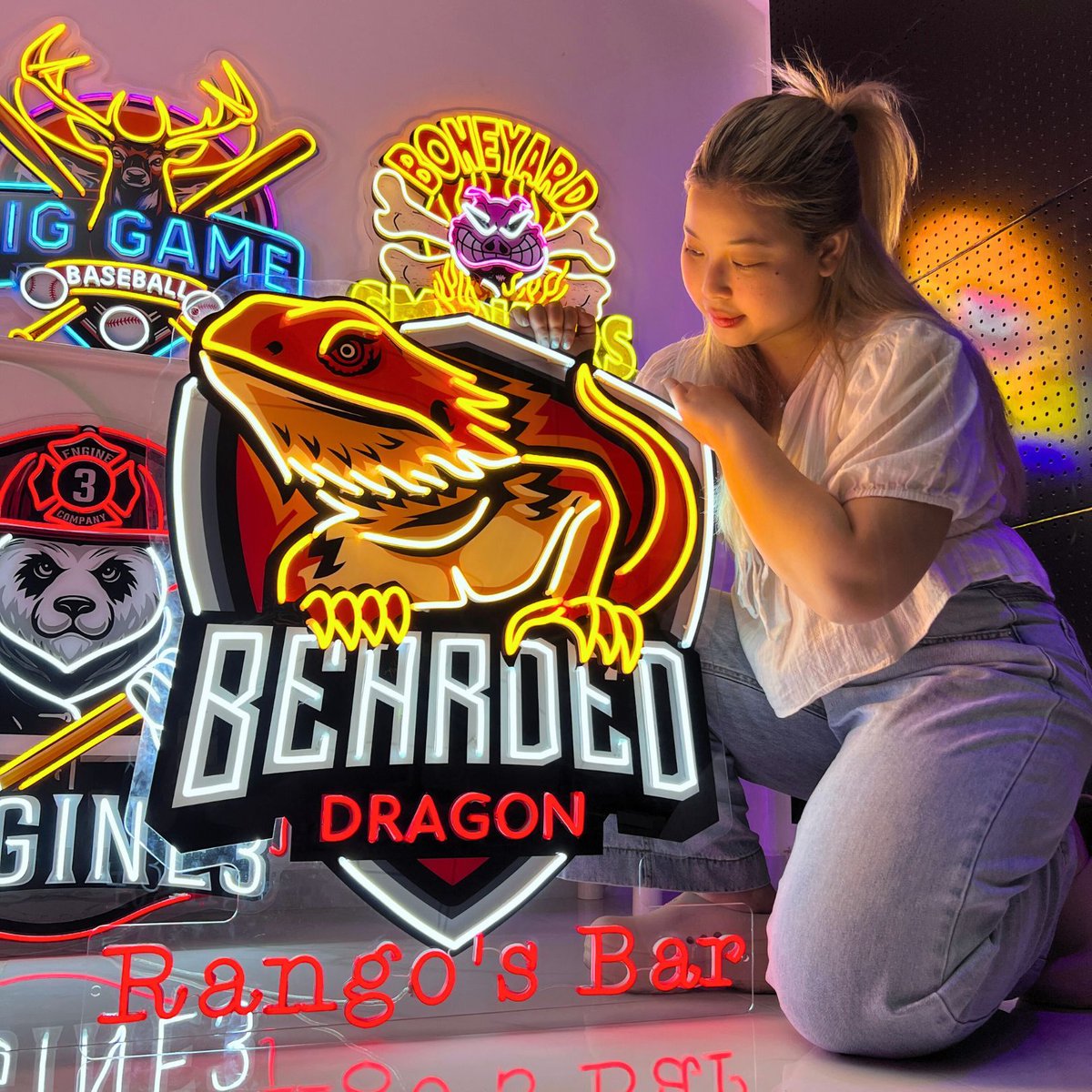 Orant_Neon's tweet image. One glance — unforgettable 👀✨Turn your logo or slogan into a glowing statement that stands out in any crowd 💡🔥
#OrantNeon #GlowYourWay #LightMoodUpgrade #RoomDecor ##AestheticDecor