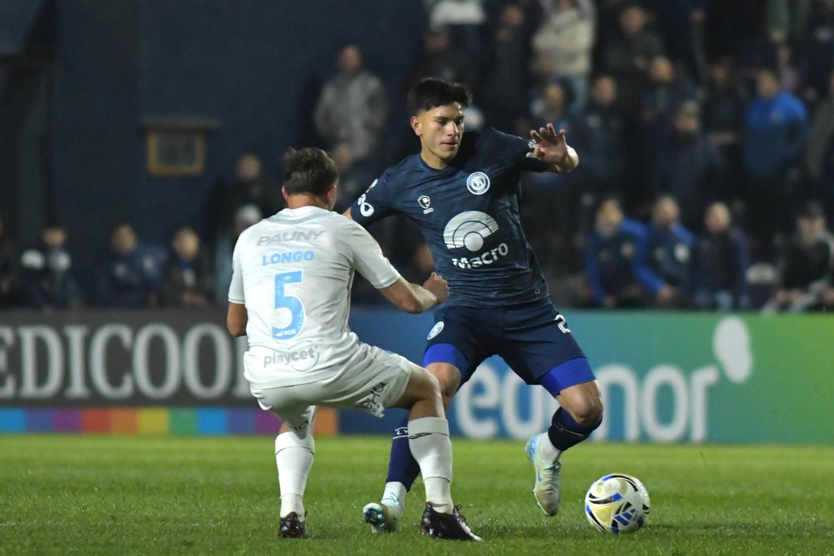 VSportsTM's tweet image. FINAL! Independiente Rivadavia 🟦 y Belgrano 🏴☠️ empataron 0-0 en Mendoza. El equipo de Berti ganó 1 de sus últimos 5 partidos. El elenco de Zielinski suma 6 cotejos sin caer de visitante.