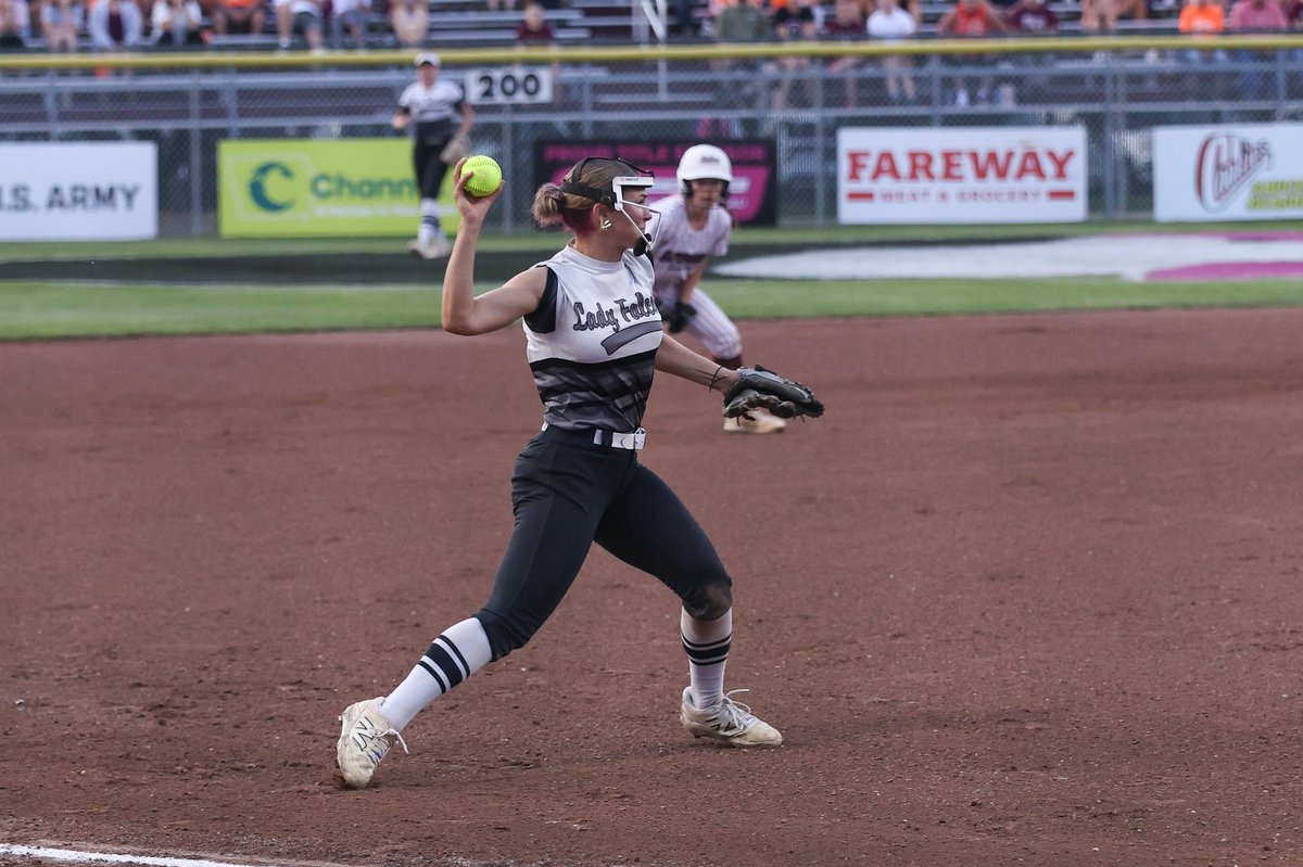 IAsoftball_'s tweet image. 🚨THROUGH 5🚨

WAYNE: 1
CLARKSVILLE: 4

#IAsoftball X #iahssb