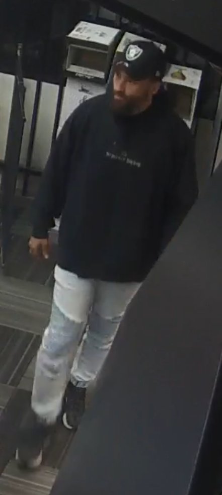 Forrestfield Police would like your help identifying this male in relation to a stealing offence from Liquor Barons Lesmurdie. If you know who he is e🧐please contact Forrestfield Police on 6382 2400 and quote 250425 1958 13055.