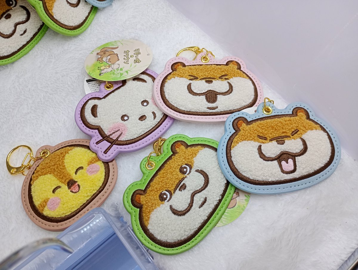 r1_ikeihin's tweet image. ⸜ 𝓝𝓮𝔀 ⸝
#可愛い嘘のカワウソ ⋆˙⟡
可愛すぎるさがら刺繍キーホルダーが
#ラウンドワン限定プライズ で新登場🌟
全5種類だぬん!ぬんぬん!
ぜひぜひゲットしてください🐾