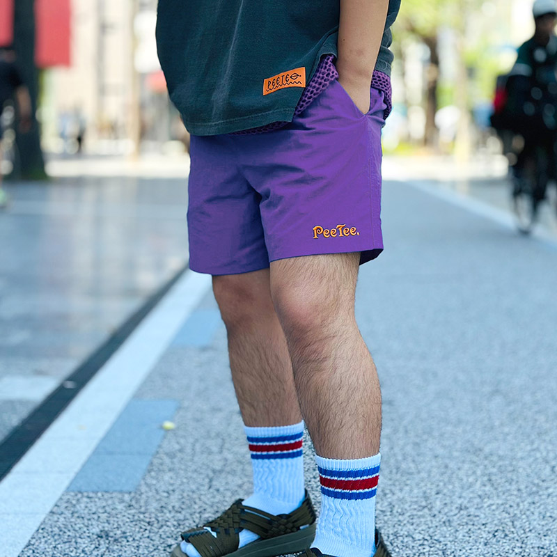 DISSIDENT_OSAKA's tweet image. ＼7月26日(土)発売／

PeeTee. (ピーティー) “GROO PEE SHORTS”

dissident1.com/product-list?k…

グルーピーロゴを刺繍したナイロンショーツ。

シワ加工を施した軽量で乾きやすいナイロン素材を使用したショートパンツ。街穿きや水辺での使用も可能で、様々なシーンで使えるアイテム。