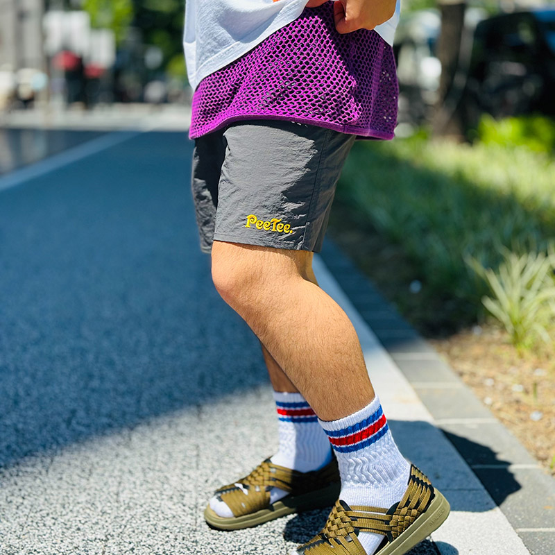 DISSIDENT_OSAKA's tweet image. ＼7月26日(土)発売／

PeeTee. (ピーティー) “GROO PEE SHORTS”

dissident1.com/product-list?k…

グルーピーロゴを刺繍したナイロンショーツ。

シワ加工を施した軽量で乾きやすいナイロン素材を使用したショートパンツ。街穿きや水辺での使用も可能で、様々なシーンで使えるアイテム。
