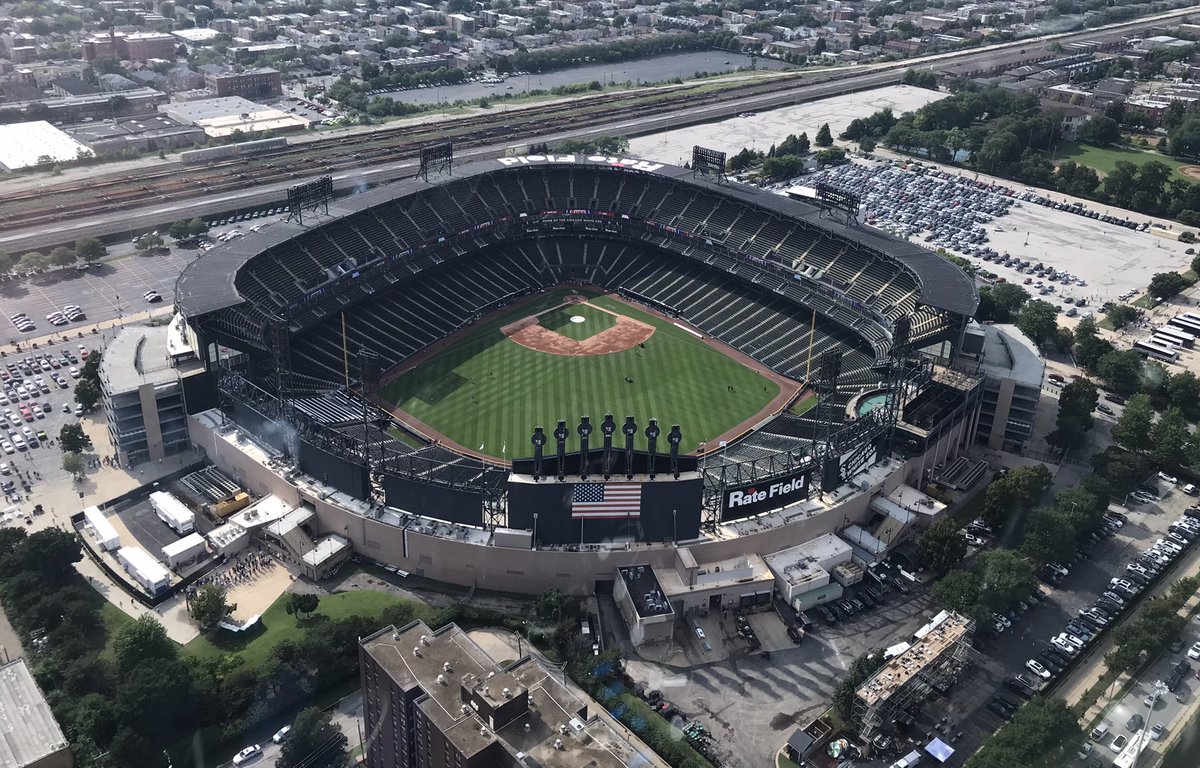 NBCSky5's tweet image. Chicago #crosstownclassic #whitesox #cubs lots are filling up early for the Crosstown Classic at The Rate Sox Park #NBCSky5 live @nbcchicago