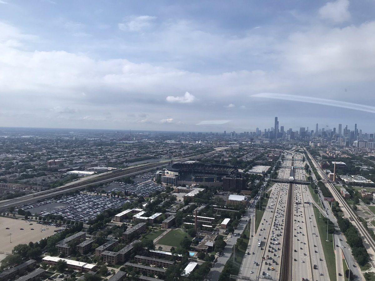 NBCSky5's tweet image. Chicago #crosstownclassic #whitesox #cubs lots are filling up early for the Crosstown Classic at The Rate Sox Park #NBCSky5 live @nbcchicago