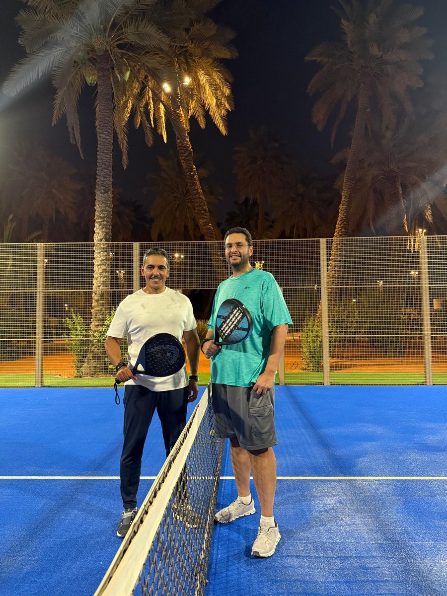 NASEER_OB's tweet image. رسمياً البادل لعبتي المفضله 🏓

بعد صورة وزيرنا المبدع 
و سمو الأمير تركي بن محمد بن فهد 

 @SalmanAldosary