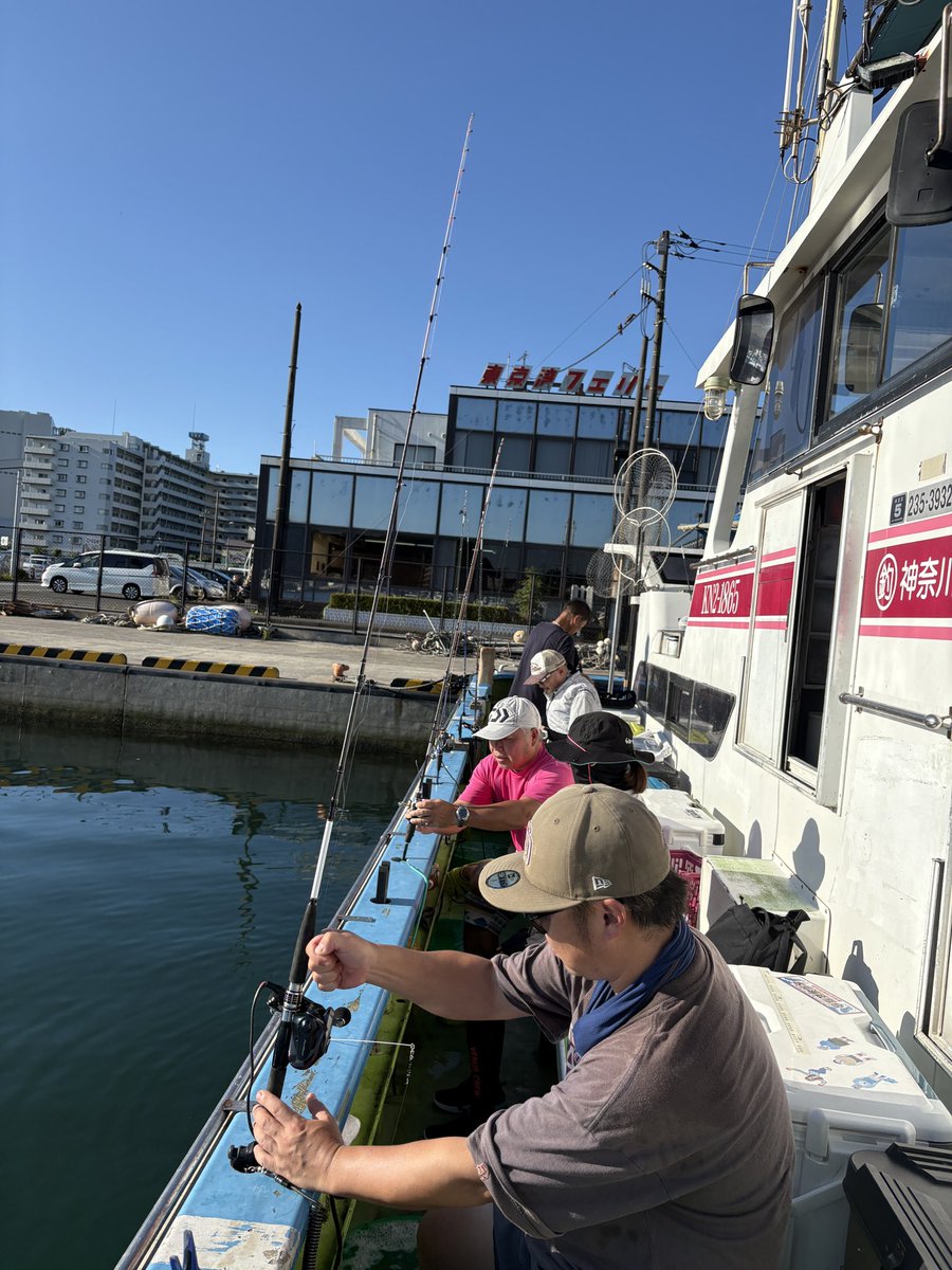 太刀魚船
スゲ〜混んでいるよ(^^)

大満船🈵