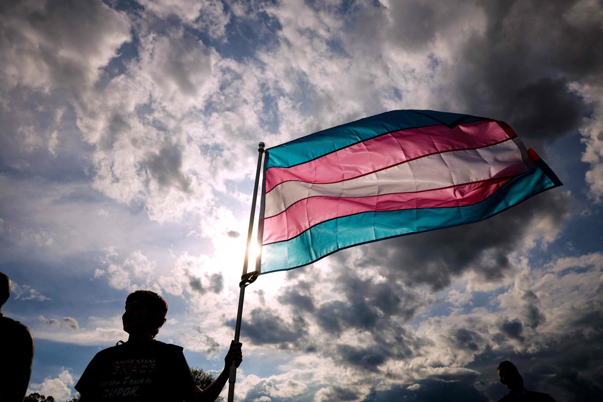 laurojardim's tweet image. Justiça suspende norma do CFM que restringe tratamento a adolescentes trans dlvr.it/TM6rCH