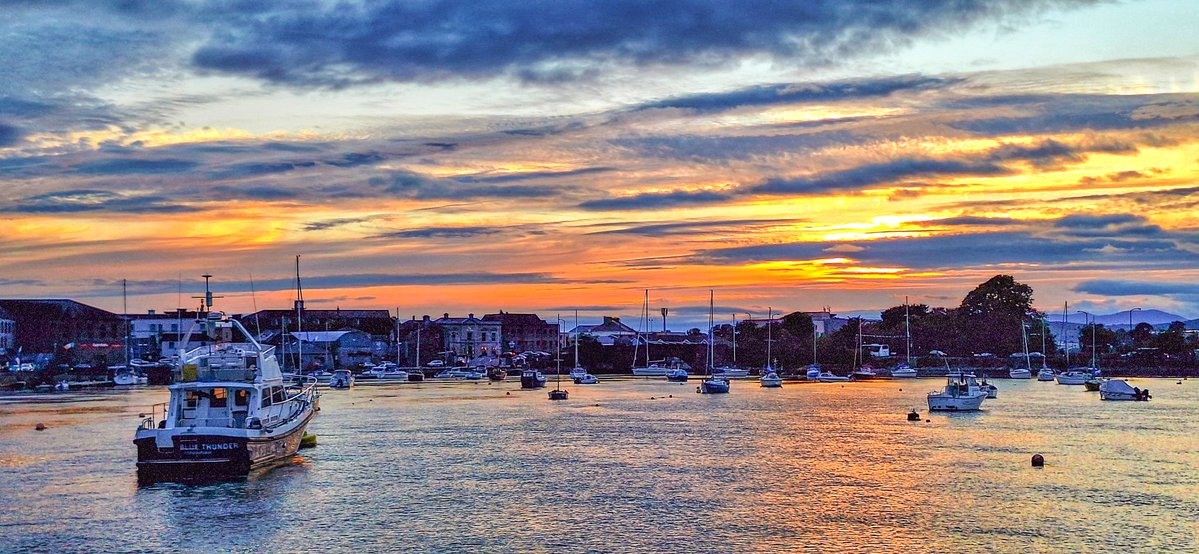 patrickkenealy's tweet image. Dungarvan Harbour, Co Waterford at sunset tonight. @AimsirTG4 @ancienteastIRL @barrabest @deric_tv @DiscoverIreland @discoverirl @Failte_Ireland @welovewaterford @VisitWaterford @WaterfordANDme @WaterfordPocket @WaterfordGrnWay @GoToIreland @DungarvanTIO @GoToIrelandUS