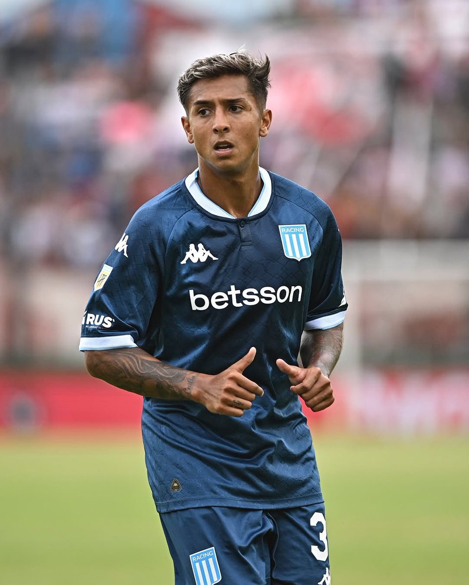 💣 Las negociaciones por Agustín Almendra están estancadas. Hay una diferencia económica que no permite avanzar en la contratación del jugador.

Por un lado, #Velez se plantó en su ultima oferta de U$D 2.200.000 + U$D 300.000 de la deuda por Centurión + bonos, mientras que Racing