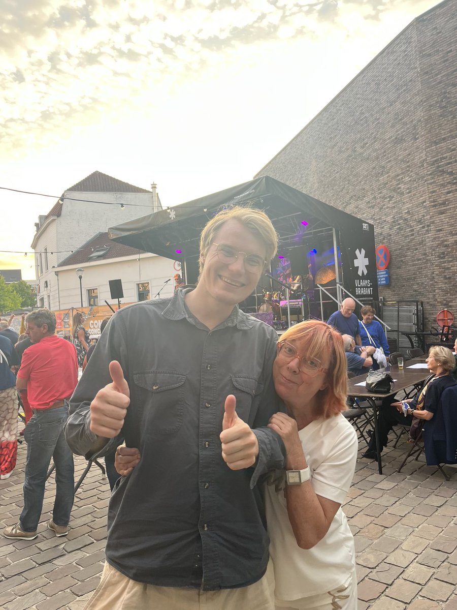 charlesde_groot's tweet image. Ze zeggen soms dat een foto 1000 woorden waard is.
In ieder geval, dank aan alle inwoners van Hoeilaart om mij zo goed te verwelkomen bij de Congé concerten. Ik doe mijn best om snel terug te komen.
Gemeenteraadslid Overijse , Charles de Groot 🇧🇪
