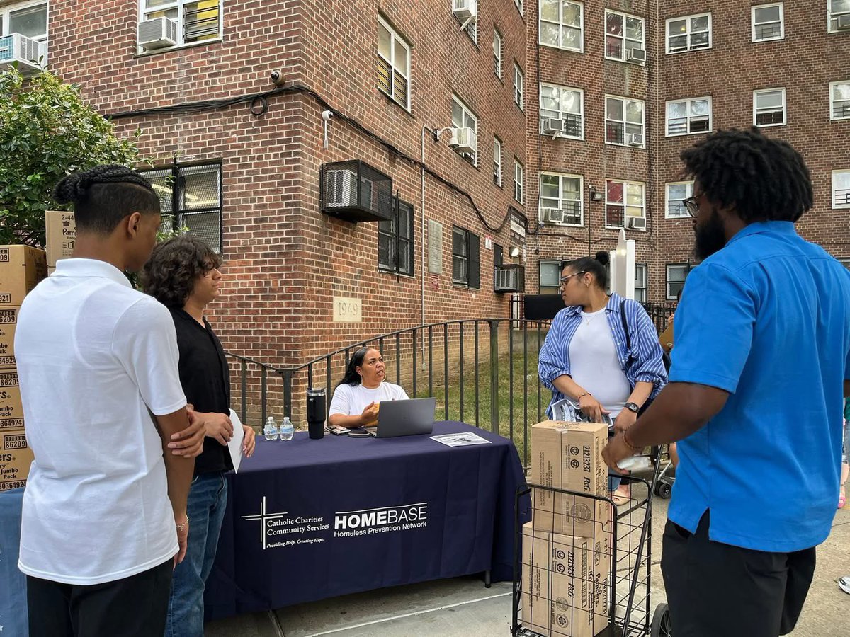 CMKevinCRiley's tweet image. 📸 Day 4 of our Diaper Giveaway at Eastchester Gardens with #TeamRiley, Catholic Charities of New York and MMCC Community Center!