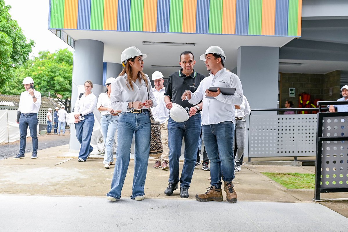 📍Día 2 de la visita de la @supersubsidio 
Hoy se recorrió la I.E. Jaime Exbrayat 🏫 para verificar avances en su remodelación 🛠️.La Superintendente fue recibida con una muestra folclórica 💃🕺.
¡Seguimos apostando por una educación de calidad! 💙