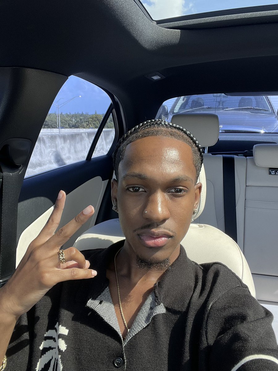 d3vonb's tweet image. 