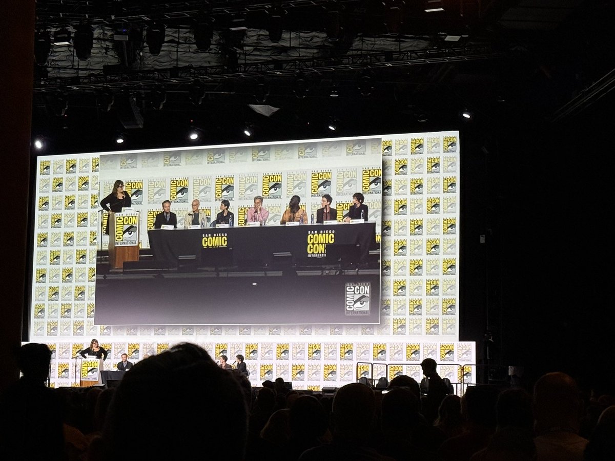 vaguelynerdypod's tweet image. And that’s a wrap on the Hall H Panel! DO NOT MISS THIS SERIES PREMIERE! If you’re a ‘ALIEN’ fan, your heart will be SO full! 🫶🏾❤️‍🔥🥳 #AlienEarth #SDCC #SDCC2025 #HallH