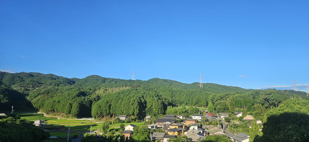 SANDAL0119's tweet image. おはようございます☀
1651年7月26日(旧暦)、由井正雪が没。
駿府の出とされ、江戸の神田にて楠木正辰の南木流を継承した軍学塾「張孔堂」を開いた。
後に幕府政策への批判と浪人の救済を掲げて幕府転覆を計画するも密告され、駿府の宿にて町奉行の捕り方に囲まれて自刃した。
本日も良い1日を✨️