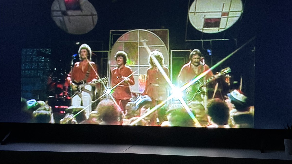 leemonty5's tweet image. This lot definitely pick car keys from a bowl, turn their pineapples upside down and go on adult only cruises #TOTP