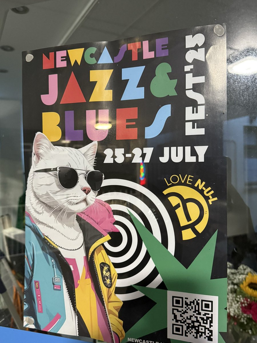 AJogee's tweet image. It’s the Newcastle-under-Lyme Jazz Festival this weekend. 

Al and I have just been to check out some of the ace vibe out there tonight. More here: newcastlejazzandblues.com

Bed time now - busy weekend ahead…

#LoveNuL ❤️🌹🇬🇧