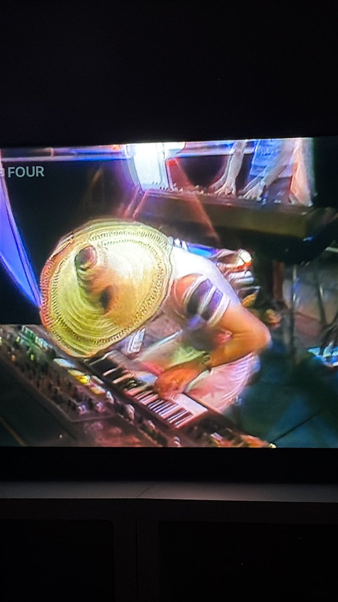 leemonty5's tweet image. Sudden urge to watch Duty Free 😳 #TOTP
