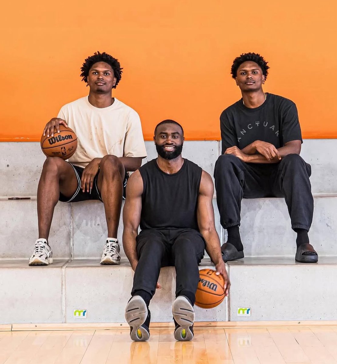 Jaylen Brown in the gym with the Thompson twins 🔥