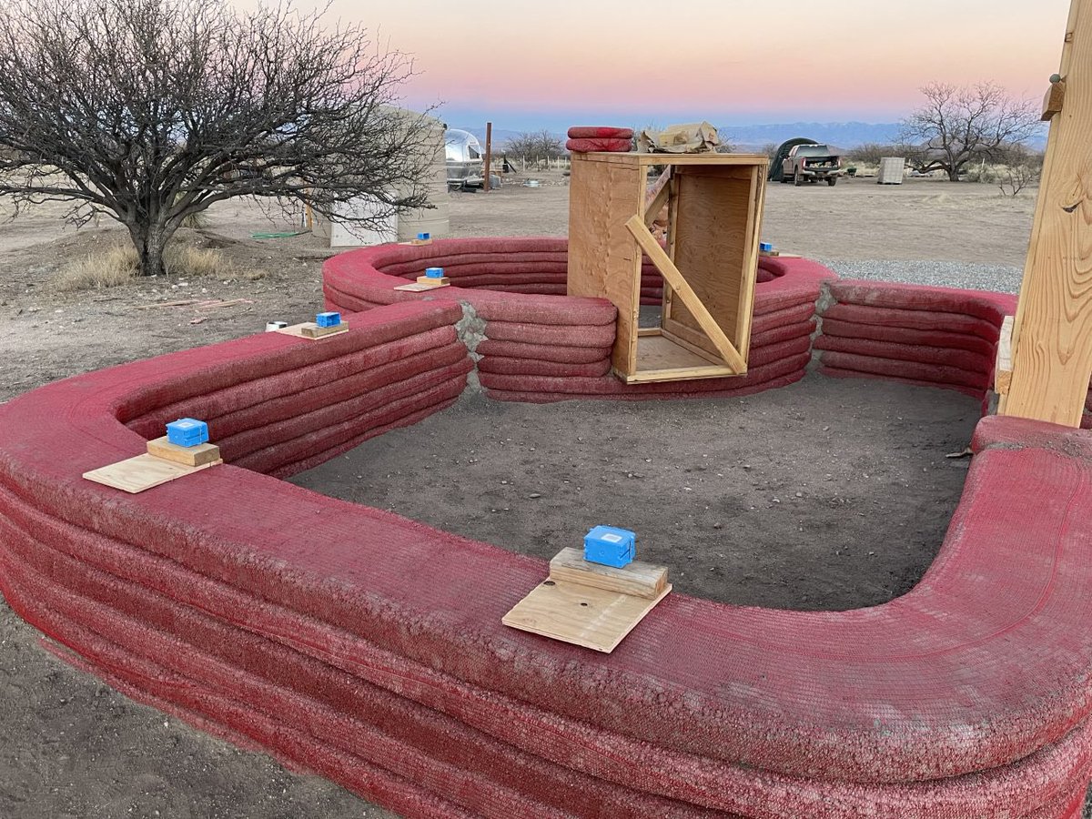 100AcreAdvHawk's tweet image. Construction methods, Hyper Adobe And, Earth Bag construction.
There are quite a number of videos out there on earth bag building and hyper Adobe. If I ever move myself to a desert region similar to Observer Ranch in Colorado, I would definitely want to look at this building…