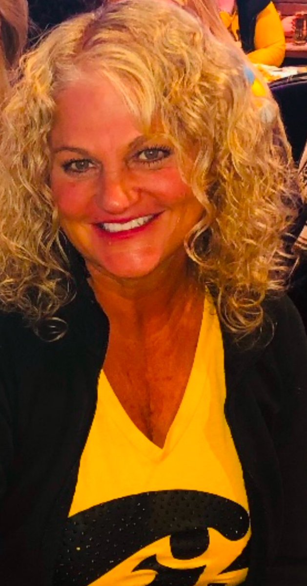LlewellynURB's tweet image. My wife, Casey courageously fought ovarian cancer, but passed in Jan. In the past Max hasn’t been interested in selling merch, but I asked if he’d be willing to raise $ in honor of his stepmom. He was in! 100% of profit goes to ovarian cancer research.
athletesthread.com/pages/athlete/…