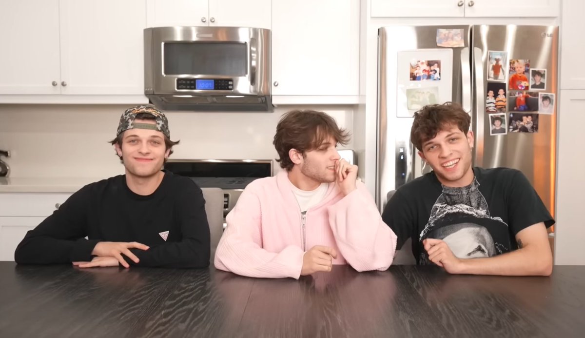 chrisstrniolos's tweet image. i missed kitchen videos so bad
