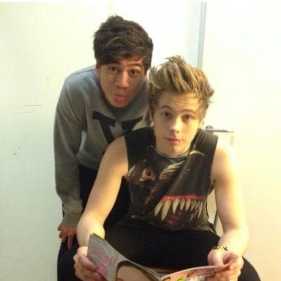 calums4lyfer's tweet image. HAPPY INTERNATIONAL NEYA DAY!!! HAPPIEST BIRTHDAY TO MY MUZZIE SISTER❤️🩹❤️🩹 @placeinflicker