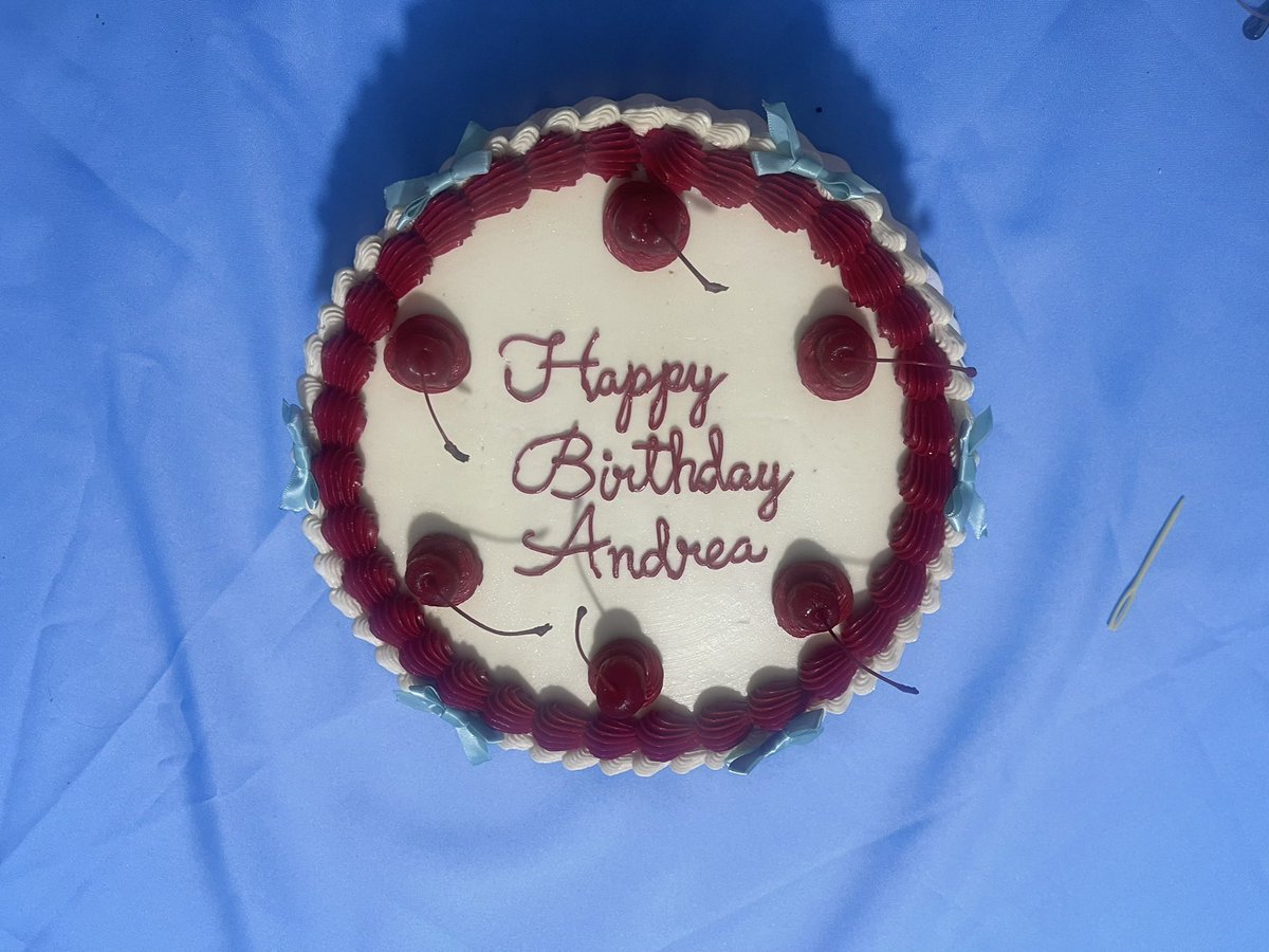 hildrea's tweet image. Primera vez festejando mi cumple ✨