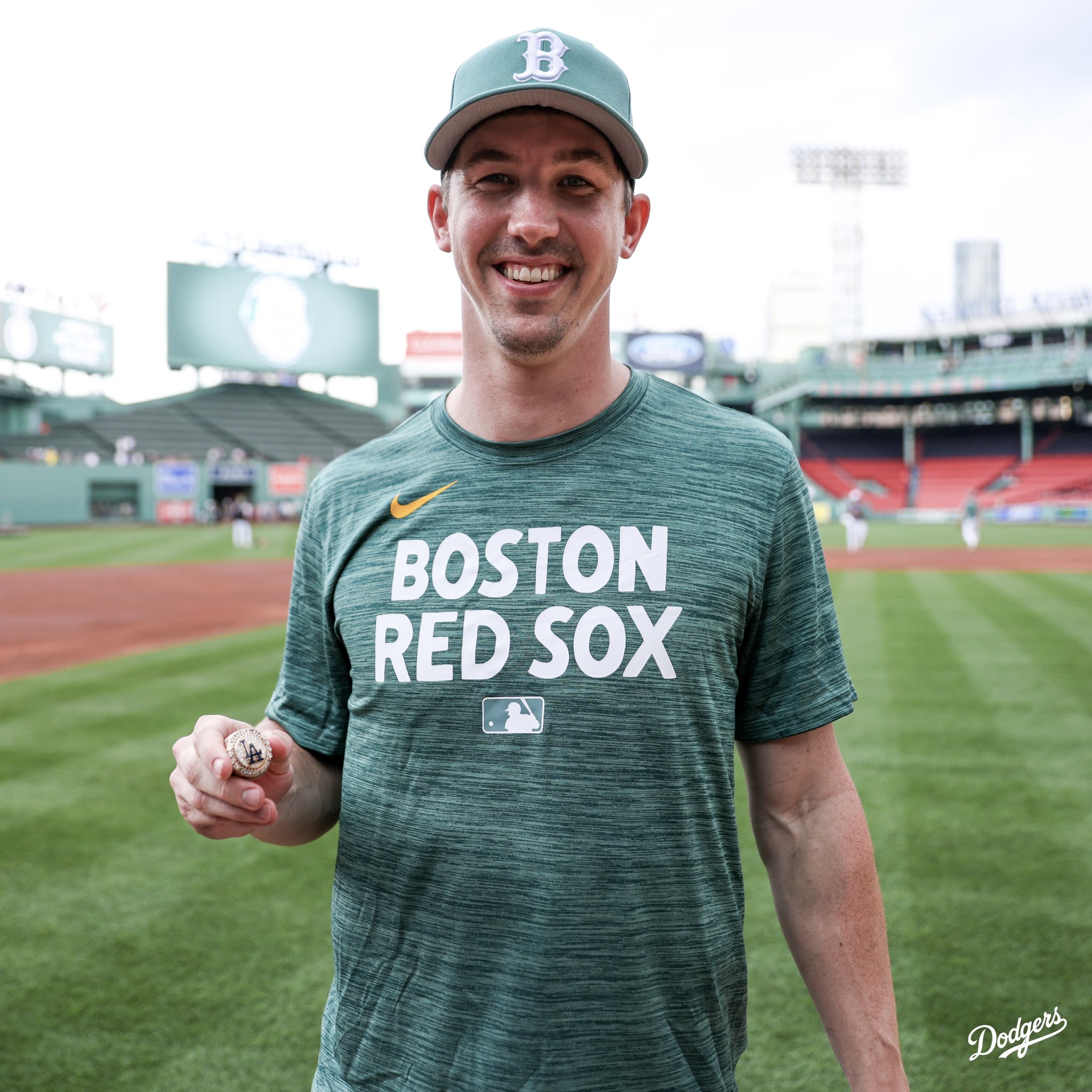 ラーホルアクティwinner Walker Buehler FROM 2024 World Series Champions LA DODGERS