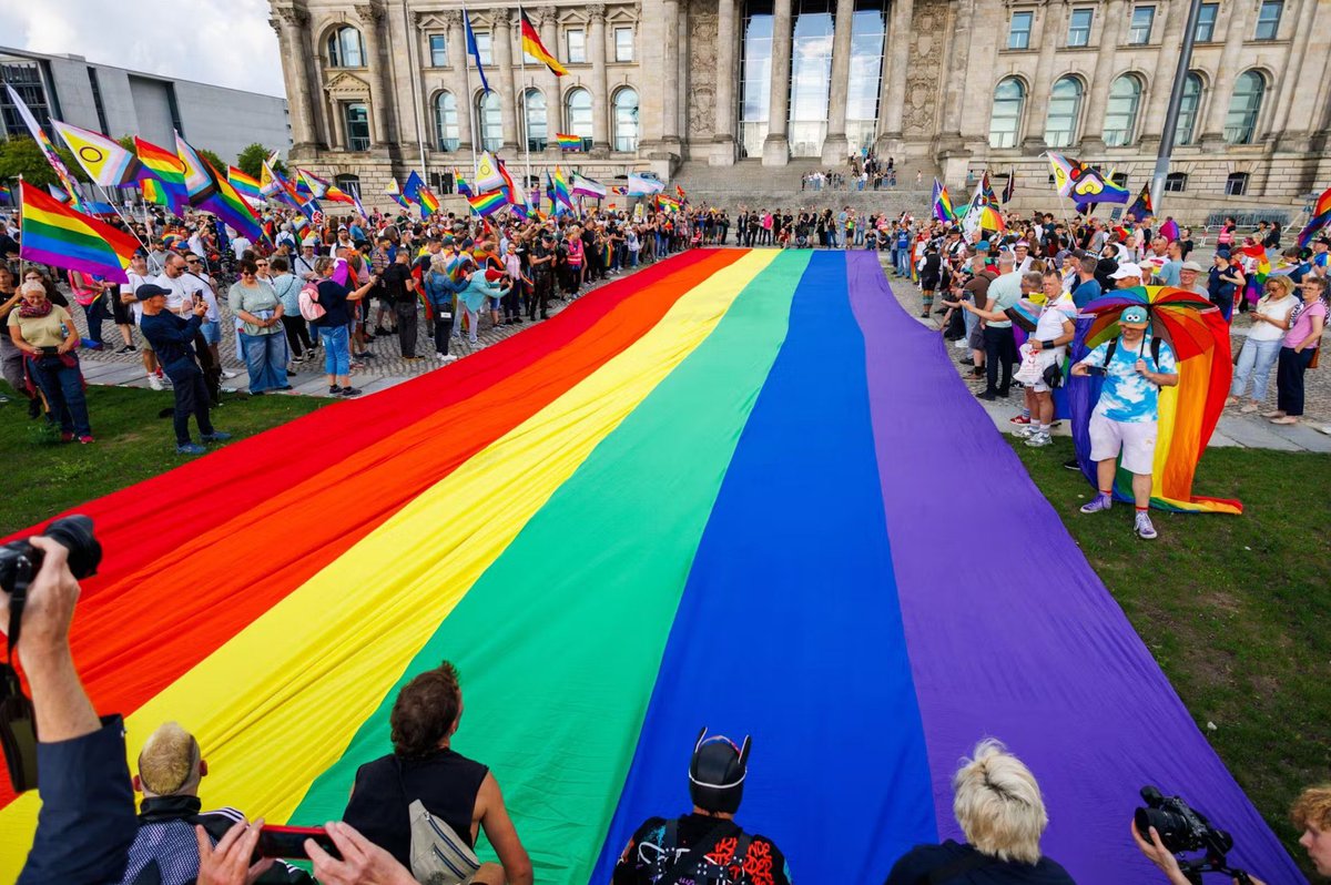 Das grenzt an Machtübernahme. Schluss mit dem Firlefanz! Wir habe echte Probleme. 
#Priebshow