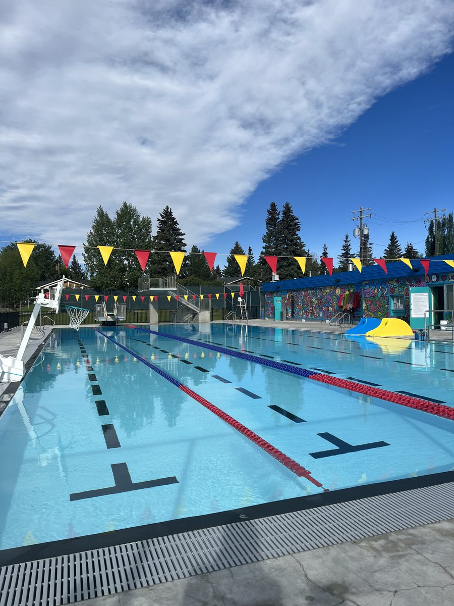 SonyaSharpYYC's tweet image. Today is World Drowning Prevention Day, a day dedicated to raising awareness about the importance of water safety.
My first job with the City of Calgary was in 2001 as a lifeguard and I know first-hand the dedication and strength needed to prevent drowning.
It is important for…