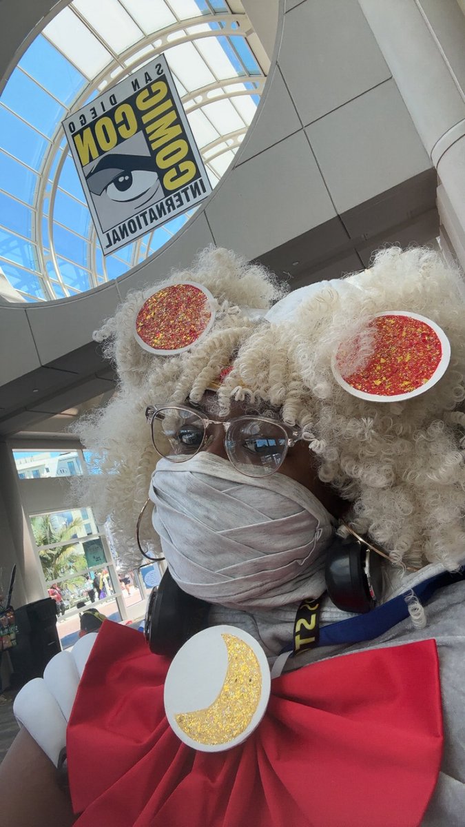 OnePunchSham's tweet image. The mashup you never knew you needed. THE MOONNNNNNN #SDCC