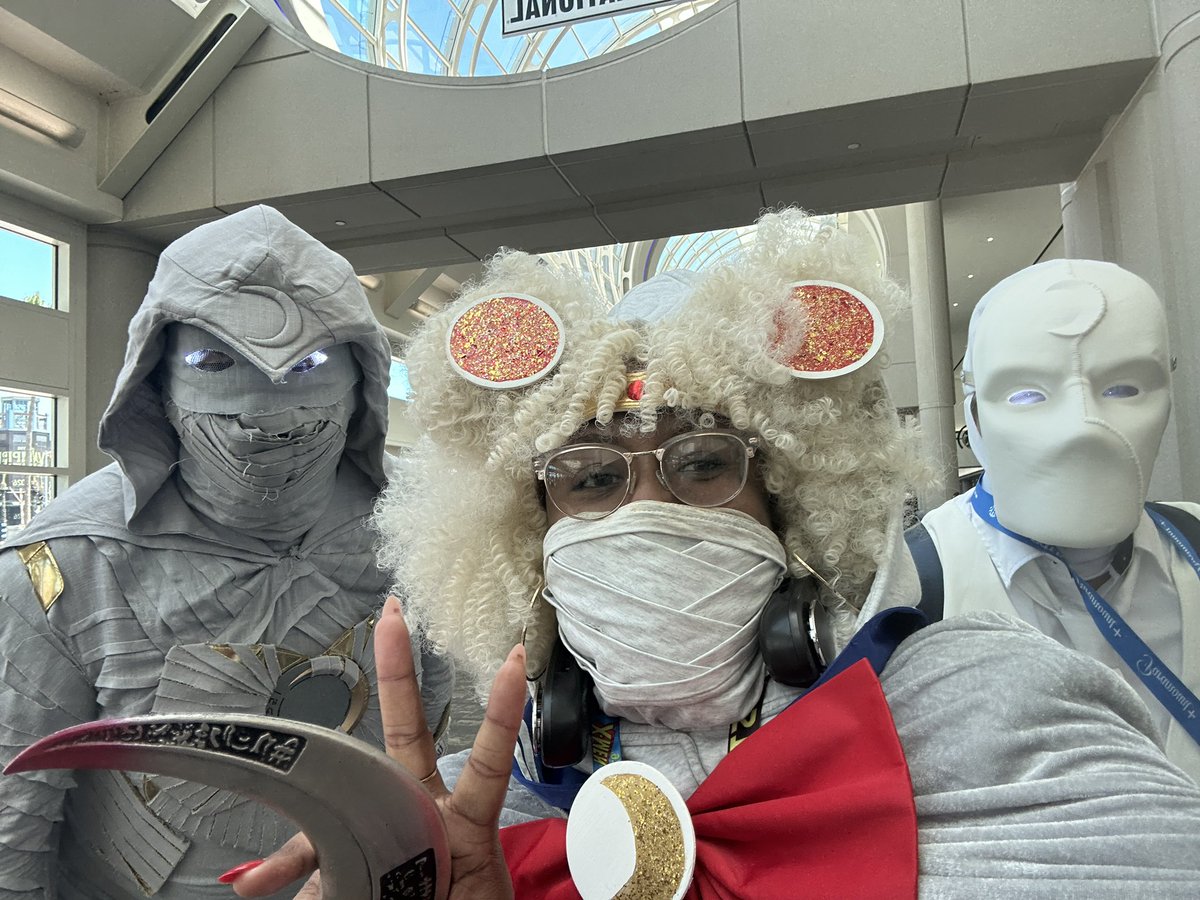 OnePunchSham's tweet image. The mashup you never knew you needed. THE MOONNNNNNN #SDCC