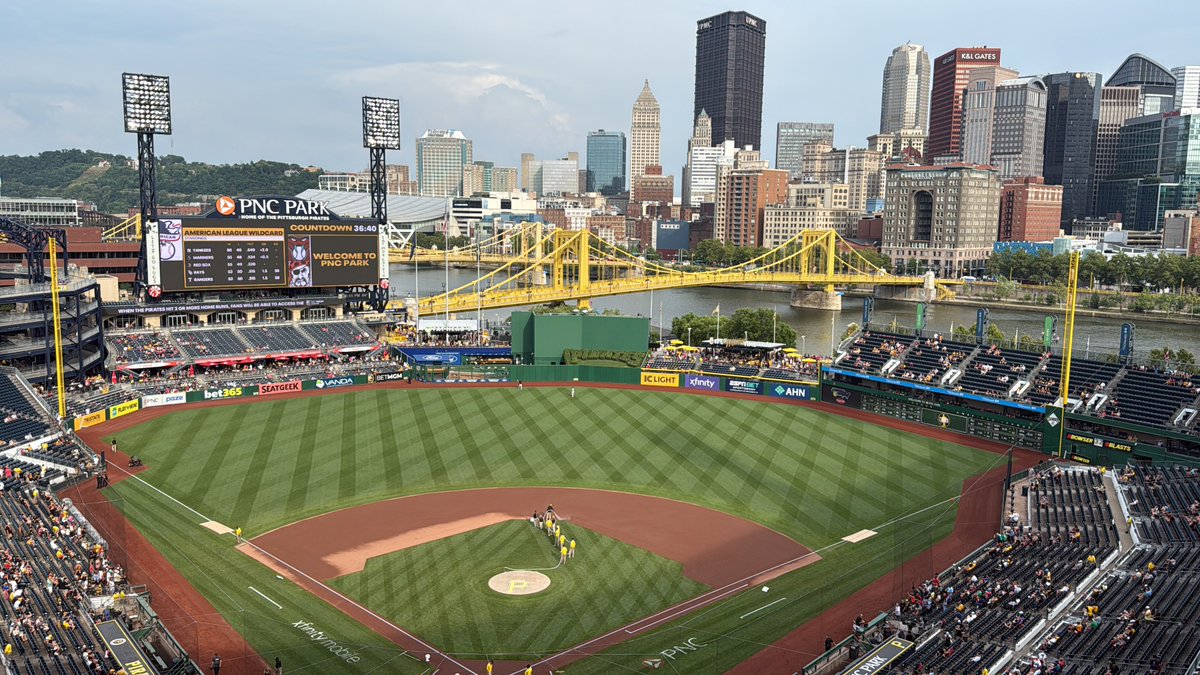 Mike_Ferrin's tweet image. Hello, Pittsburgh! Excited to be with Josh Collmenter for the next 9 games. Join us at 3:30pMT for @Dbacks & @Pirates in @DbacksRadio!