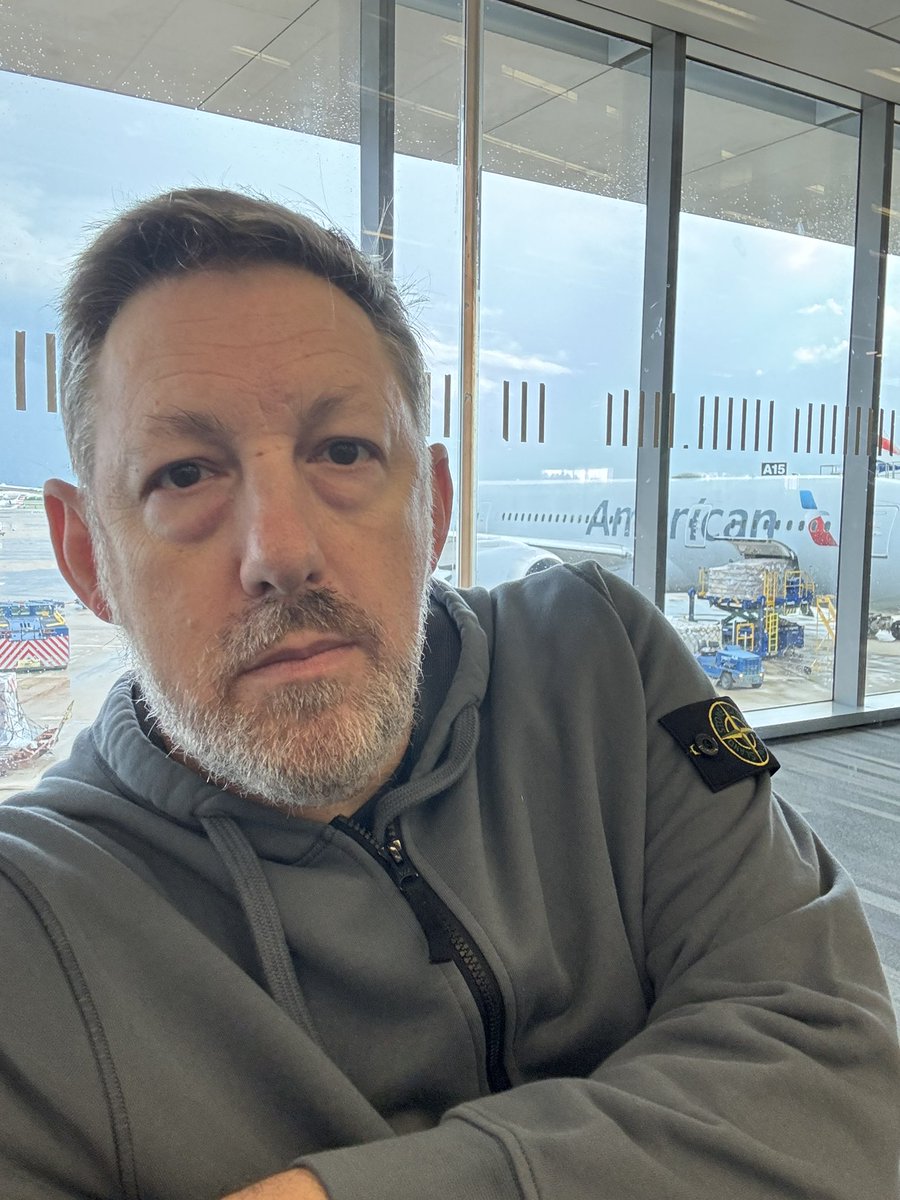 mrc_arte's tweet image. Just another flight… Scotland (home) here I come… looking forward to a few days in Glasgow before working in Edinburgh for the week!!!