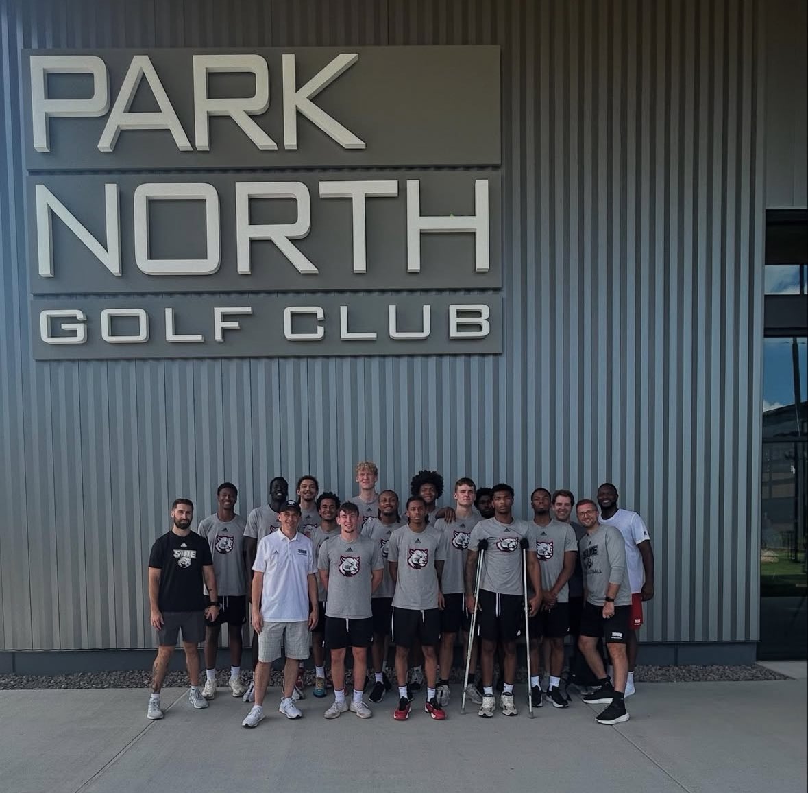 InsideSIUE's tweet image. SIUE Basketball went golfing at the new Park North Golf Club in Edwardsville‼️
You gotta love to see the community and local businesses supporting SIUE‼️
Grow the brand‼️