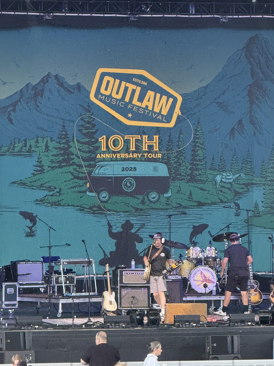 AlaskanTom's tweet image. Charles Wesley Godwin just played (very good show btw) now waiting on Turnpike Troubadours.