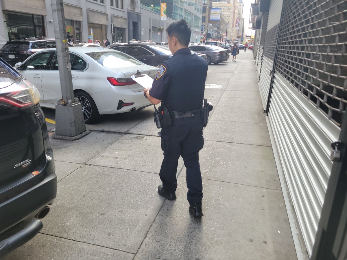 placardabuse's tweet image. We see your underlings out here, @JohnMChell, misusing @NYPDnews resources under your "leadership" to make sure that only the "right" people are getting away with breaking the law.
#CultureOfCorruption
#NYPDinsurrection
#NYPDcriminals