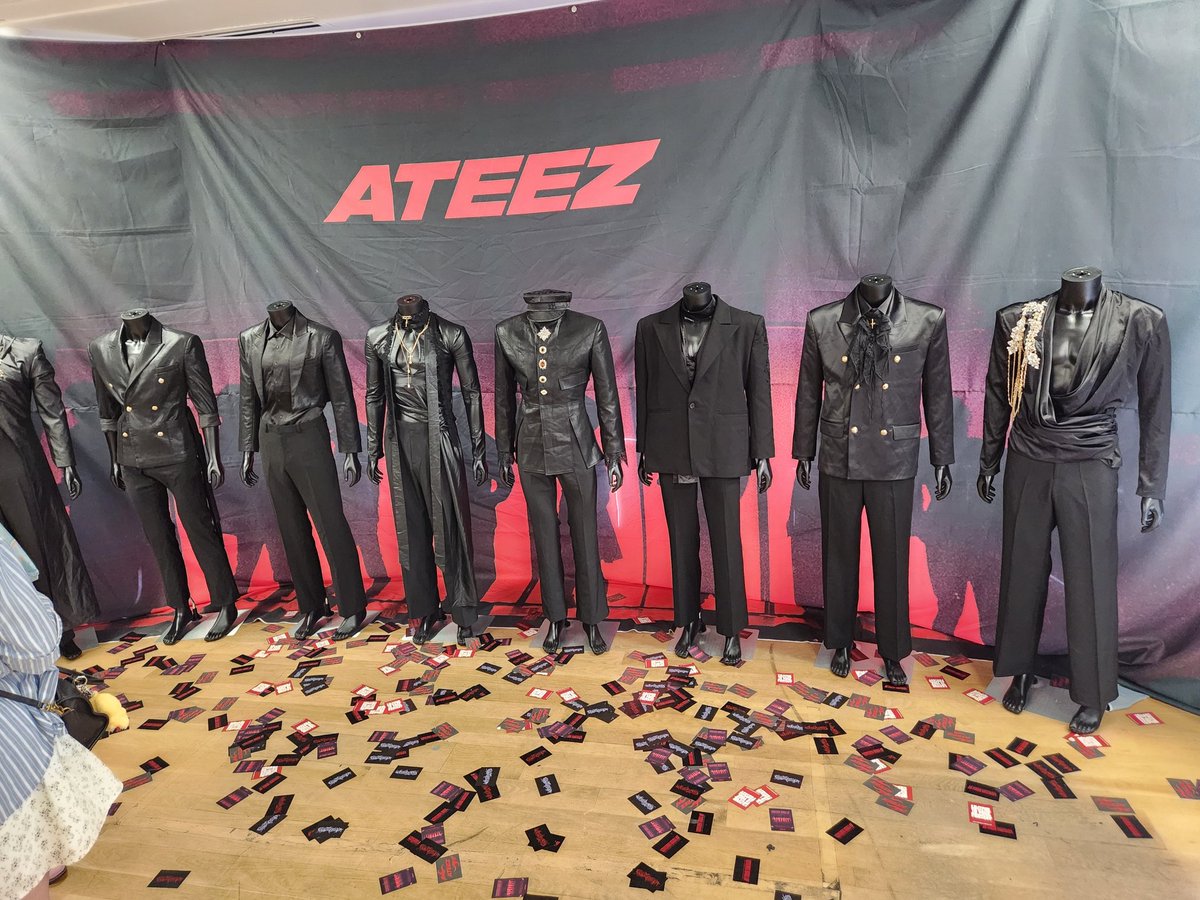 padeeny's tweet image. Chicago pop up!!!
#ATEEZ #ATEEZpopup #inyourfantasypopup