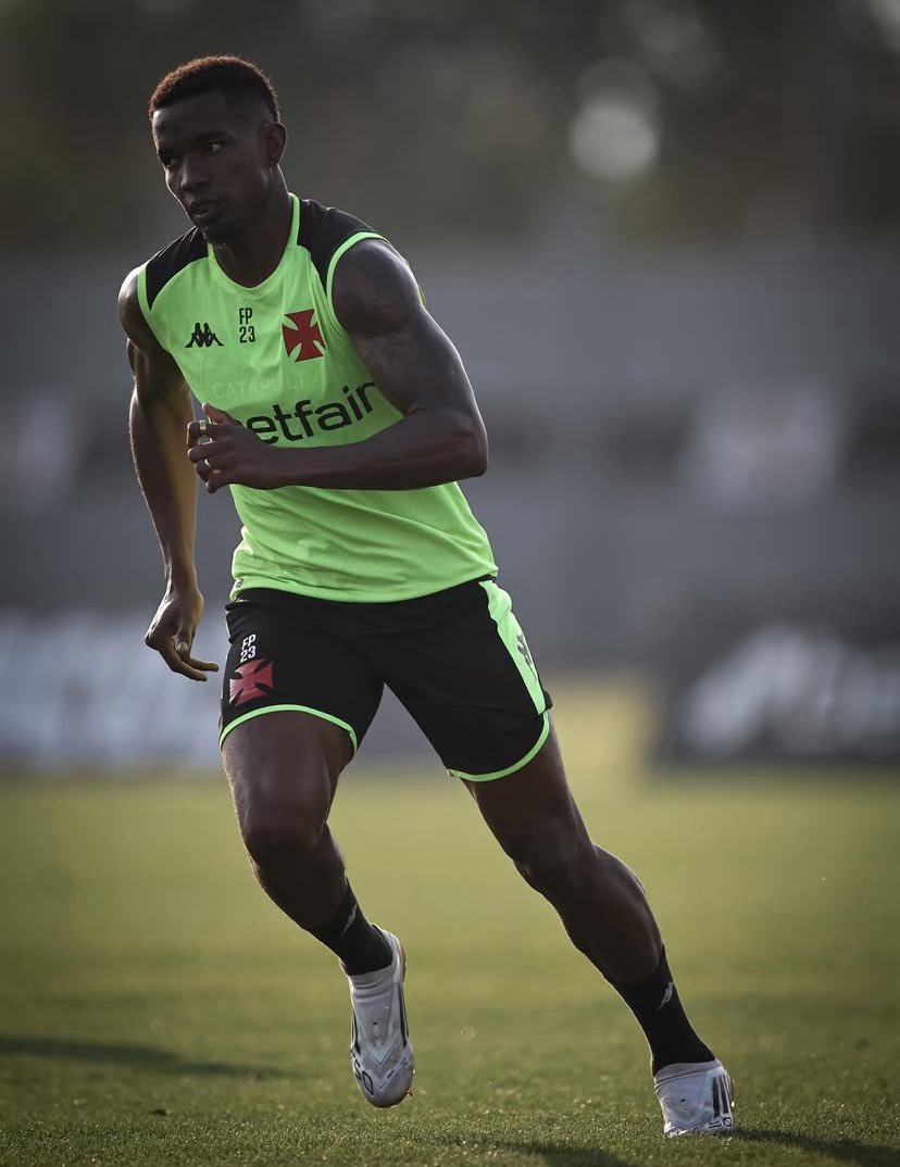 newscolina's tweet image. Thiago Mendes tem boas chances de ser relacionado para a partida contra o Internacional, informa o @venecasagrande.
O volante teve uma semana de treino considerada “boa” e Fernando Diniz vai decidir amanhã a ida ou não do jogador para o Rio Grande do Sul.
📸 | Matheus Lima