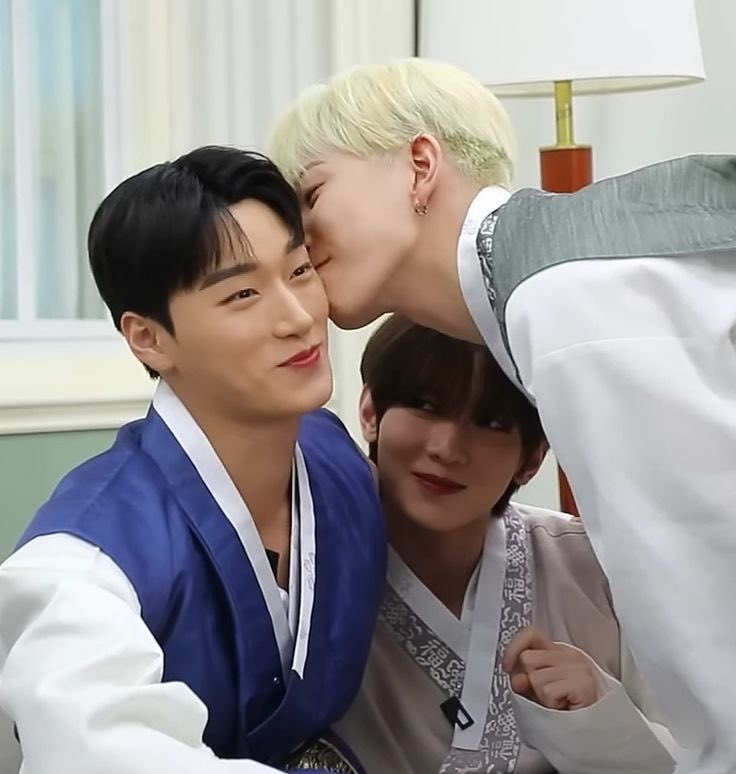 whimsyeo's tweet image. ysng when yaoi