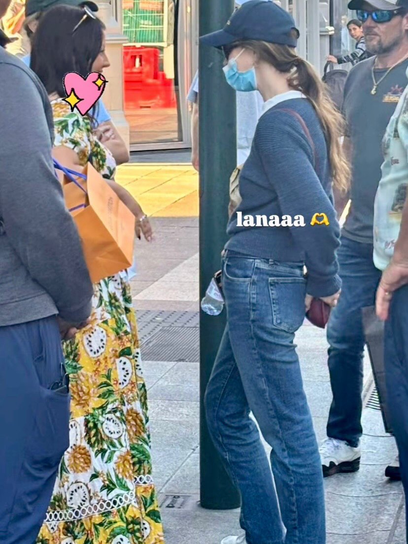 LDRCRAVE's tweet image. Lana Del Rey hugging a fan when she was in Dublin during her tour !
📸 | TikTok leomoonstone