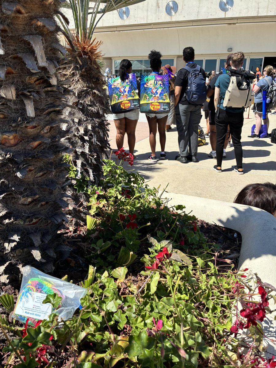 Another Dice Bag drop alert! May the dice roll in your favor and your sword hit true when you find it!! #sdcc #dnd #critterdrop #crochetdrop