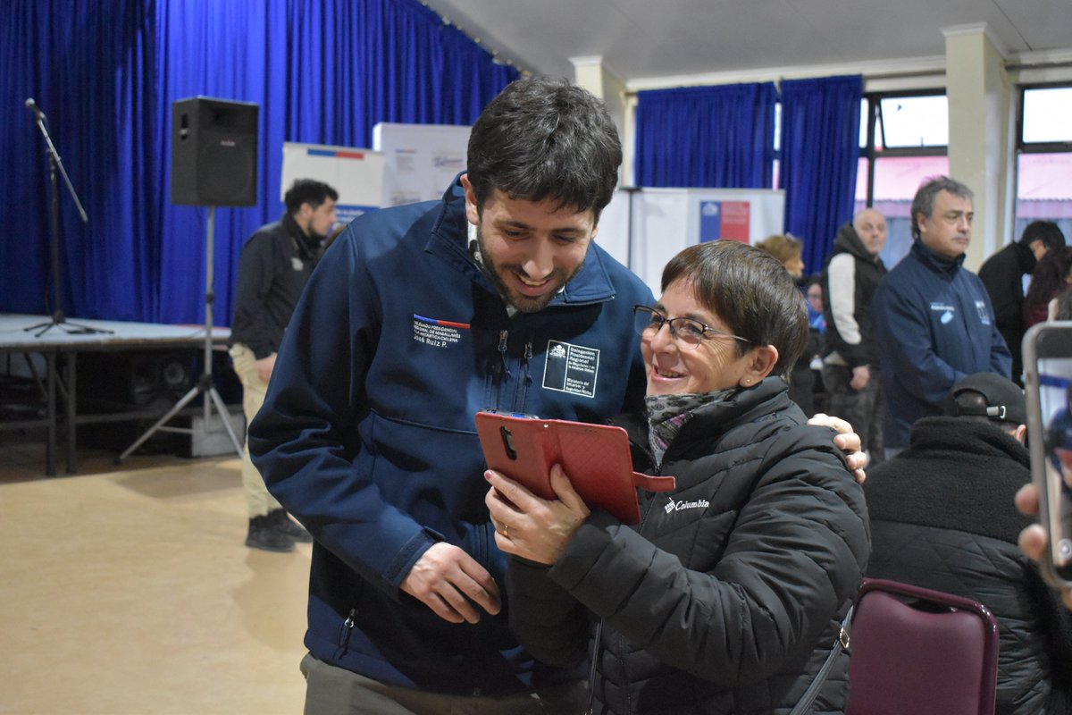 DPRMagallanes's tweet image. 📍 ¡#GobiernoEnTerreno llegó a Villa Alfredo Lorca!
Una nueva jornada para acercar los servicios públicos directamente a los barrios, facilitando el acceso a trámites y orientación sin tener que salir del sector. 🏘️
¡Seguimos trabajando con y para la comunidad! ❤️🇨🇱
