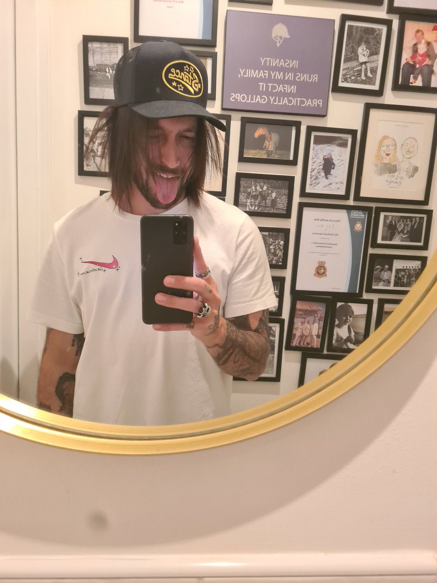 MrRoberts84's tweet image. Turns out Stuie has got long hair 😱
(Sister in Law straightened it for a gag)