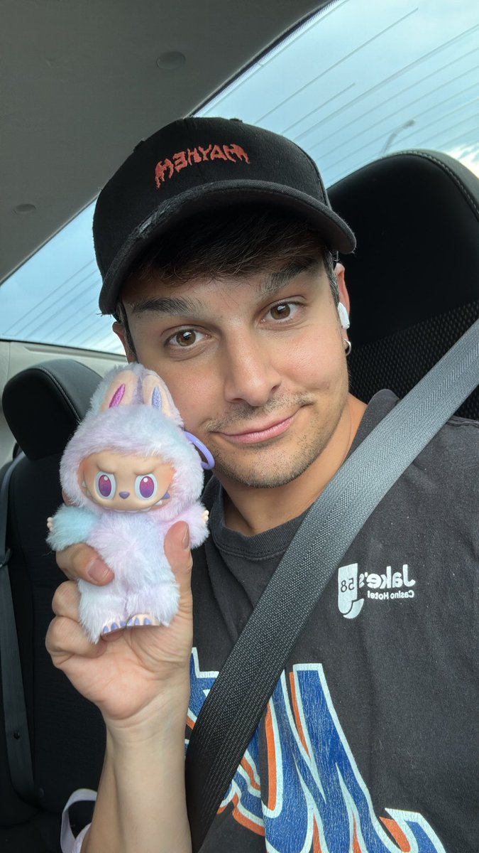 what’s her name ?! 😍